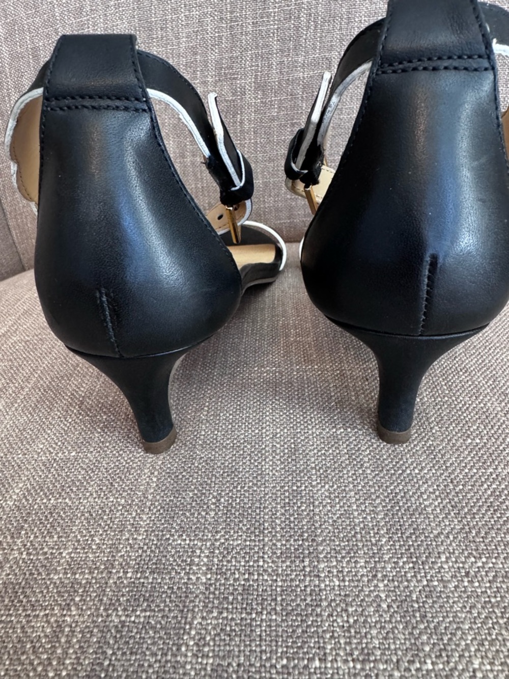 Talbots Black Scalloped Ankle-Strap Kitten Heels Size 7 - Picture 3 of 9